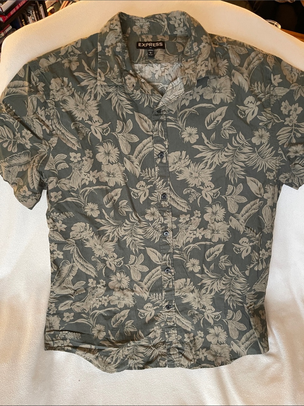 Express men’s Green Floral Button-Up Shirt large